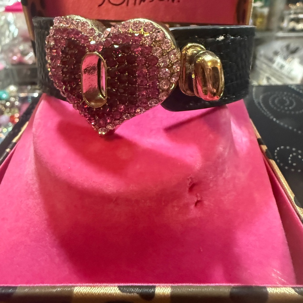 Betsy Johnson bracelet ; Black and Pink Heart Embellished rhinestones. - Picture 3 of 4